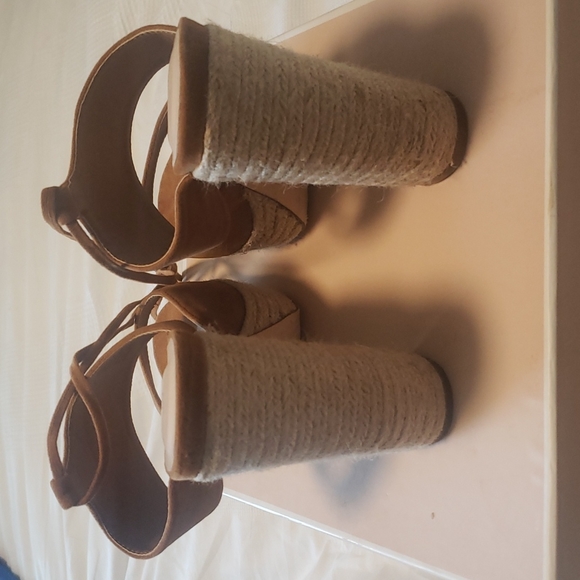 Shoedazzle Platform Heels - Picture 3 of 5